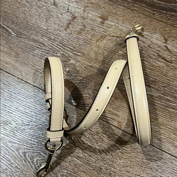 NWOT Coach Cream Leather Crossbody Strap With Gold Hardware - Picture 8 of 8